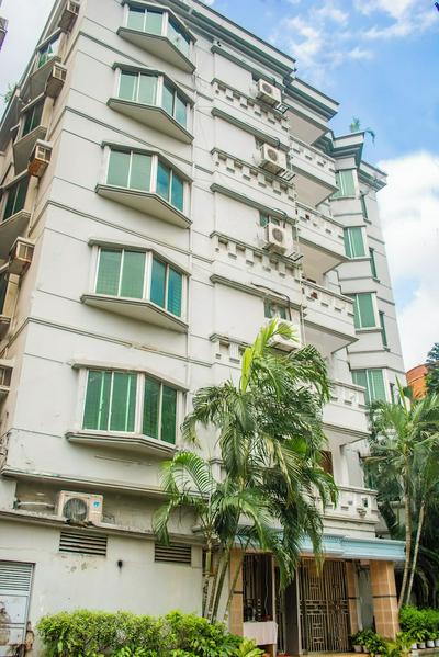 Laurel Lakefront Hotel