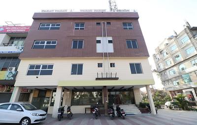 OYO 29852 Hotel Golden View