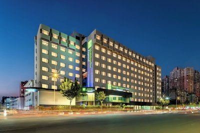 Holiday Inn Express Shanghai Changyang Road by IHG
