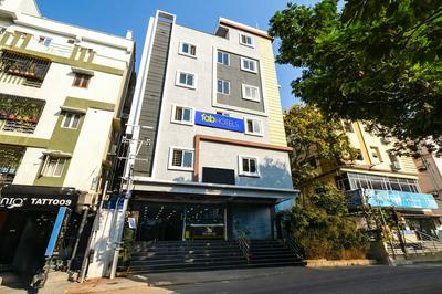 Fabhotel Living Tree