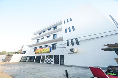 OYO 93133 Hotel Moraja