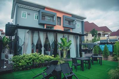 The Violets Hotel and Apartments