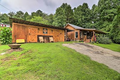 Mtn-view Warne Cabin: Hot Tub, Wine Cabinet!