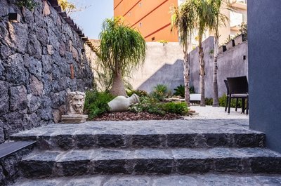 Leone Apartment With Garden by Wonderful Italy