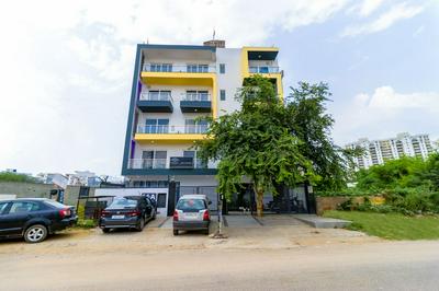 Tipsyy Inn Suites 007