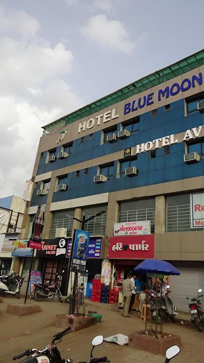 Hotel Blue Moon by Sky Stays