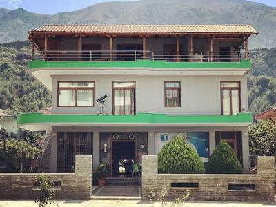 Gold Guest House & Bar