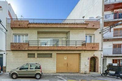 House in Roses Near Platja de Roses Beach