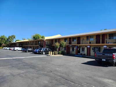 Vince's Motel Inc., Billede 2