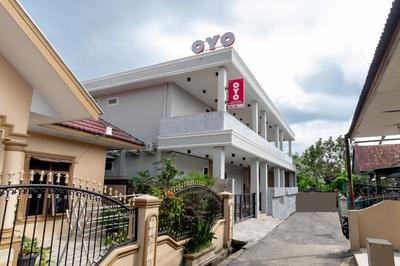 OYO 1476 Asoka Family Residence