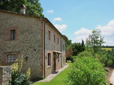 Villa in Rome With Pool & Garden