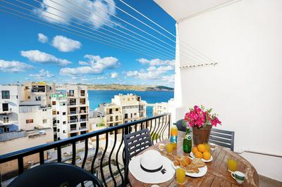 Getawaysmalta - Seashells Apartment 11 With Terrace and Sea Views in Bugibba