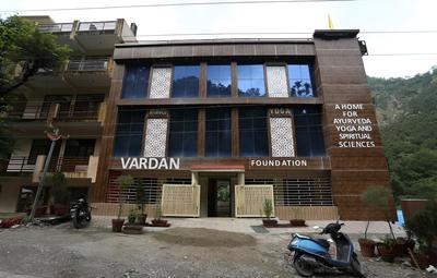 Vardan Hotel- Ayur Stay