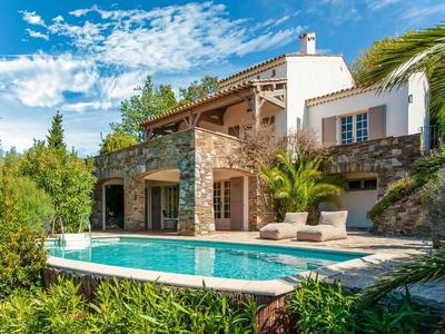 Villa in Cavalaire With Sea View & Pool