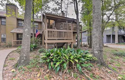 Cozy Woodlands Townhome w/ Deck Near Market Street
