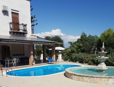 Agrigento Templi Pool Garden