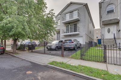 Modern Newark Vacation Rental ~ 3 Mi to Airport!