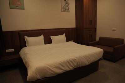 Hotel Vrajraj Palace