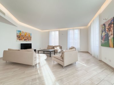 2A Tony Allard in Cannes