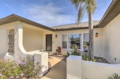 Lavish Holiday Home w/ Lanai & Heated Outdoor Pool