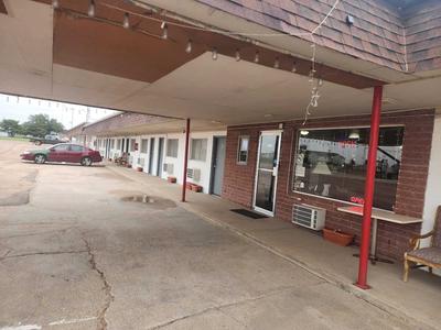 First Inn By OYO Quinter Hwy 70