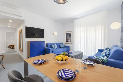 Luxury Design Home & Jacuzzi in Heart of Sorrento