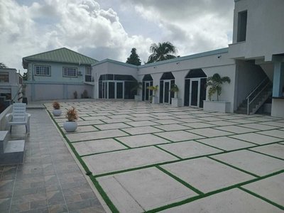 Luxeley Hotel and Suites