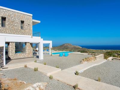 Villa in Rhodes With Infinity Pool