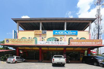 SPOT ON 89857 Azra Inn Rumah Tumpangan