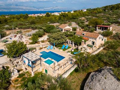 Holiday Home for up to 7 Pool Countryside by sea