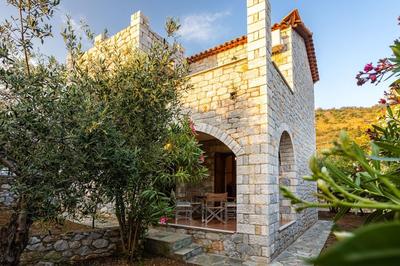 Mani Stone Luxury Villa - Poolside Getaway