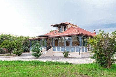 Villa Psani Beachfront Escape With Garden