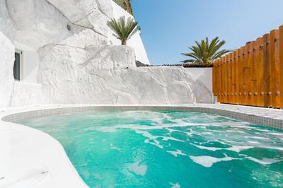 White Occhio Villa Santorini