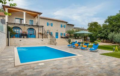Stylish Villa With Swimming Pool and Garden