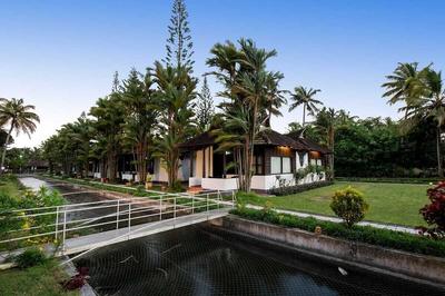 Paradise Resorts