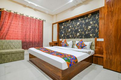 Fabhotel Royal Palace