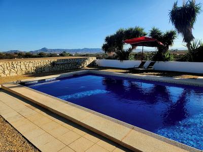 Casita-2guests-pool-patio-bbq-parking-fireplace