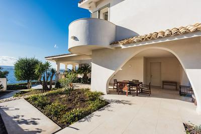 Villa Plemmiria by the Sea by Wonderful Italy