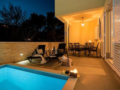 Luxury Villa Lelu With Heated Saltwater Pool, Parking, High Speed Internet, Bbq, el. car Charge T2