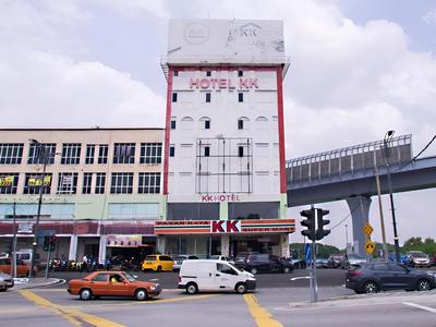 SUPER OYO Swing & Pillows Kajang Hotel Near Stadium Kajang Station