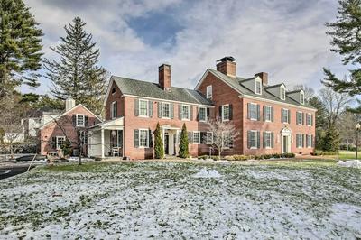 Spacious Estate w/ Courtyard: 2 Miles to Downtown!