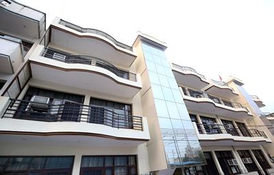 OYO 16735 Gaurav Residency