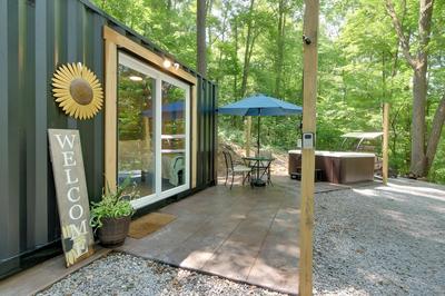 Tiny Home w/ Hot Tub By Mohican State Park!