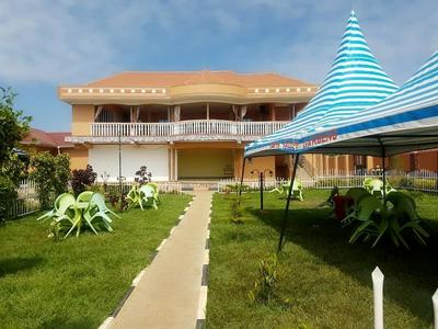 Happy Wallet Gardens Hotel