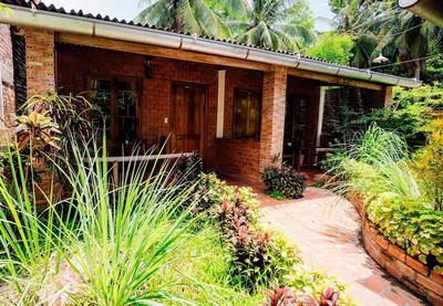 Be Home 3 Hostel and Bungalow