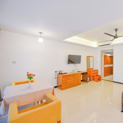 Oasis Riverside Hotel