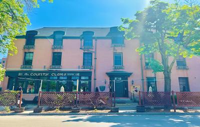 County Clare Irish Hotel & Pub