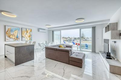 Fabulous Penthouse Close to St George's Bay