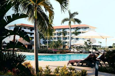 Elegant Hotel & Suites by City Green