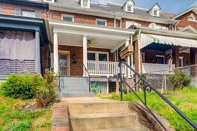 Washington, DC Townhome w/ Deck + Gas Grill